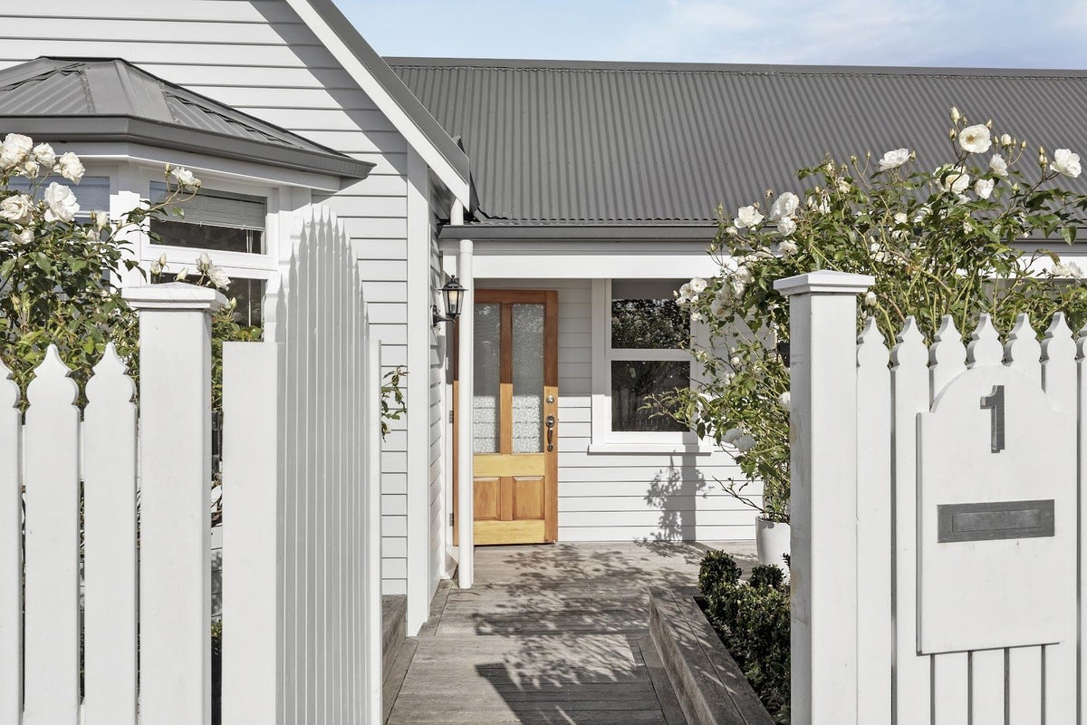 1 Britannia Heights, Stepneyville, Nelson - Carousel 1