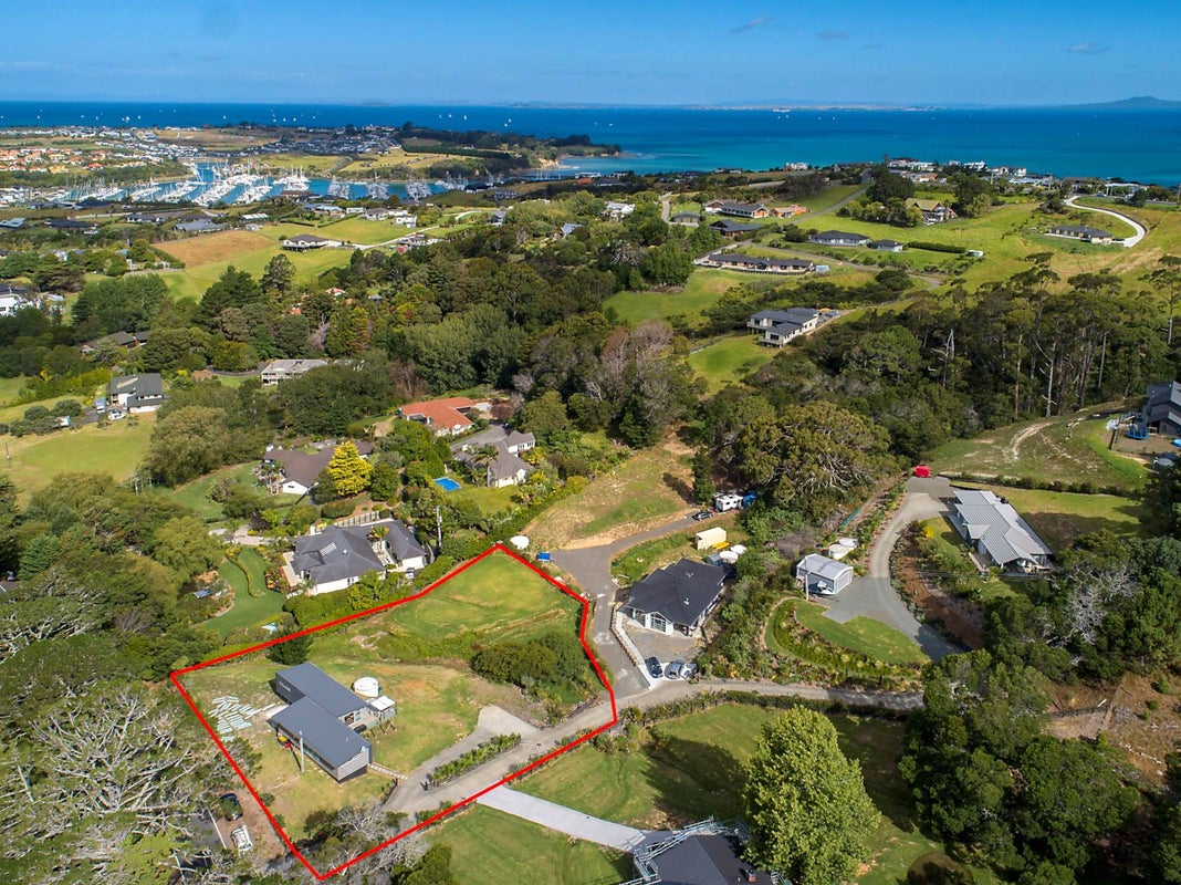 5A Hobbs Road, Matakatia, Whangaparaoa - Carousel 1