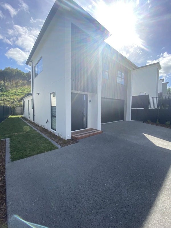 305B Lakes Boulevard, Pyes Pa, Tauranga - Carousel 2