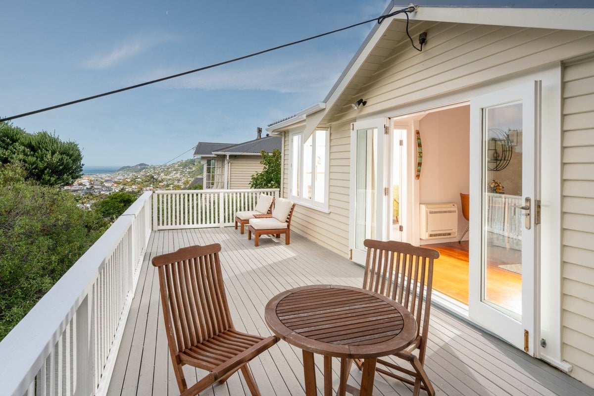 52 Rakau Road, Hataitai, Wellington - Carousel 1