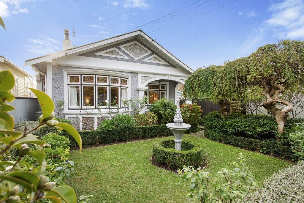 13 Mahoe Street, Eastbourne, Lower Hutt - Carousel 1