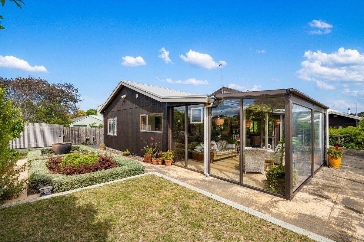 77 Rogers Road, Bay View, Napier - Carousel 2