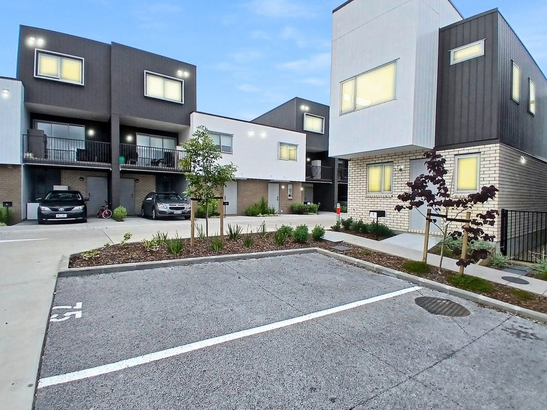 10 Ngae Place, Mangere East, Auckland - Carousel 1