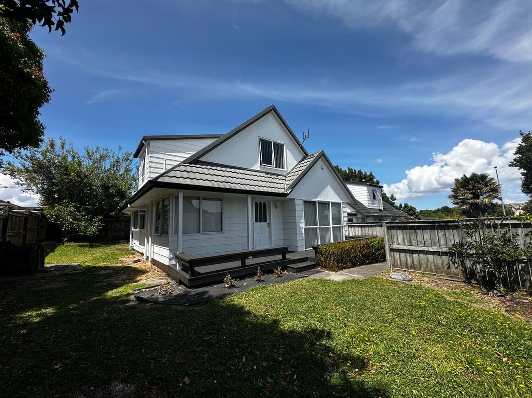 2/88 Aviemore Drive, Highland Park, Auckland - Carousel 1