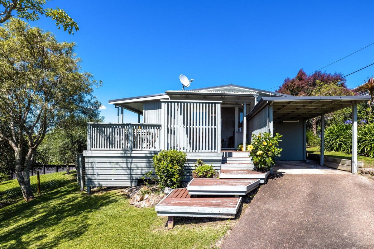 41 Ridge Road, Oneroa, Waiheke Island - Carousel 1