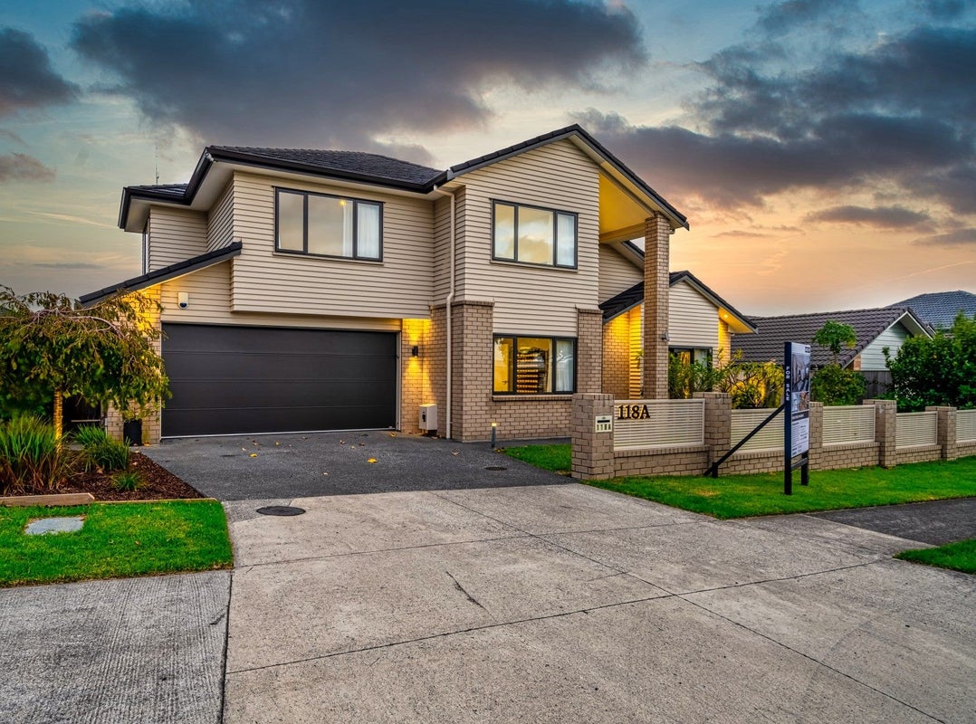 118A Gracechurch Drive, Flat Bush, Auckland - Carousel 1