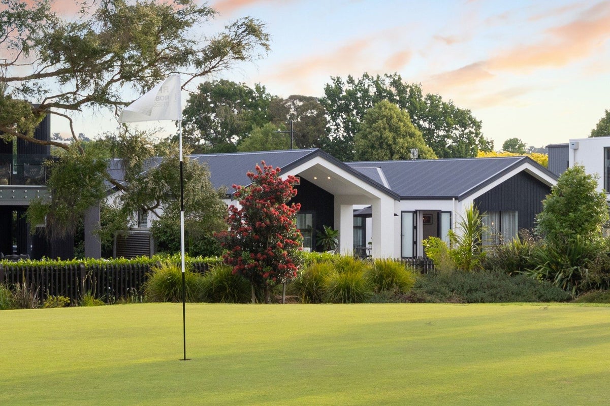 7 Kanuka Drive, Hokowhitu, Palmerston North - Carousel 1