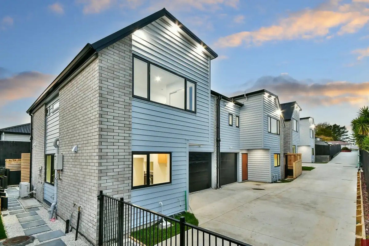 73 Alabaster Drive, Papatoetoe, Auckland - Carousel 1