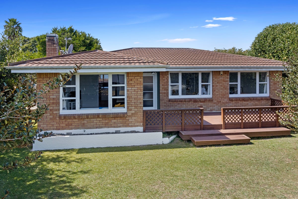 14 Dover Road, St Andrews, Hamilton - Carousel 2