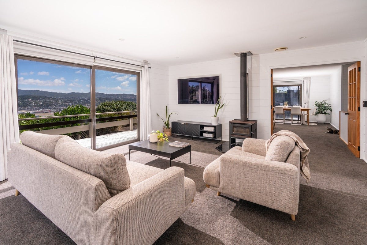82 Beacon Hill Road, Strathmore Park, Wellington - Carousel 1
