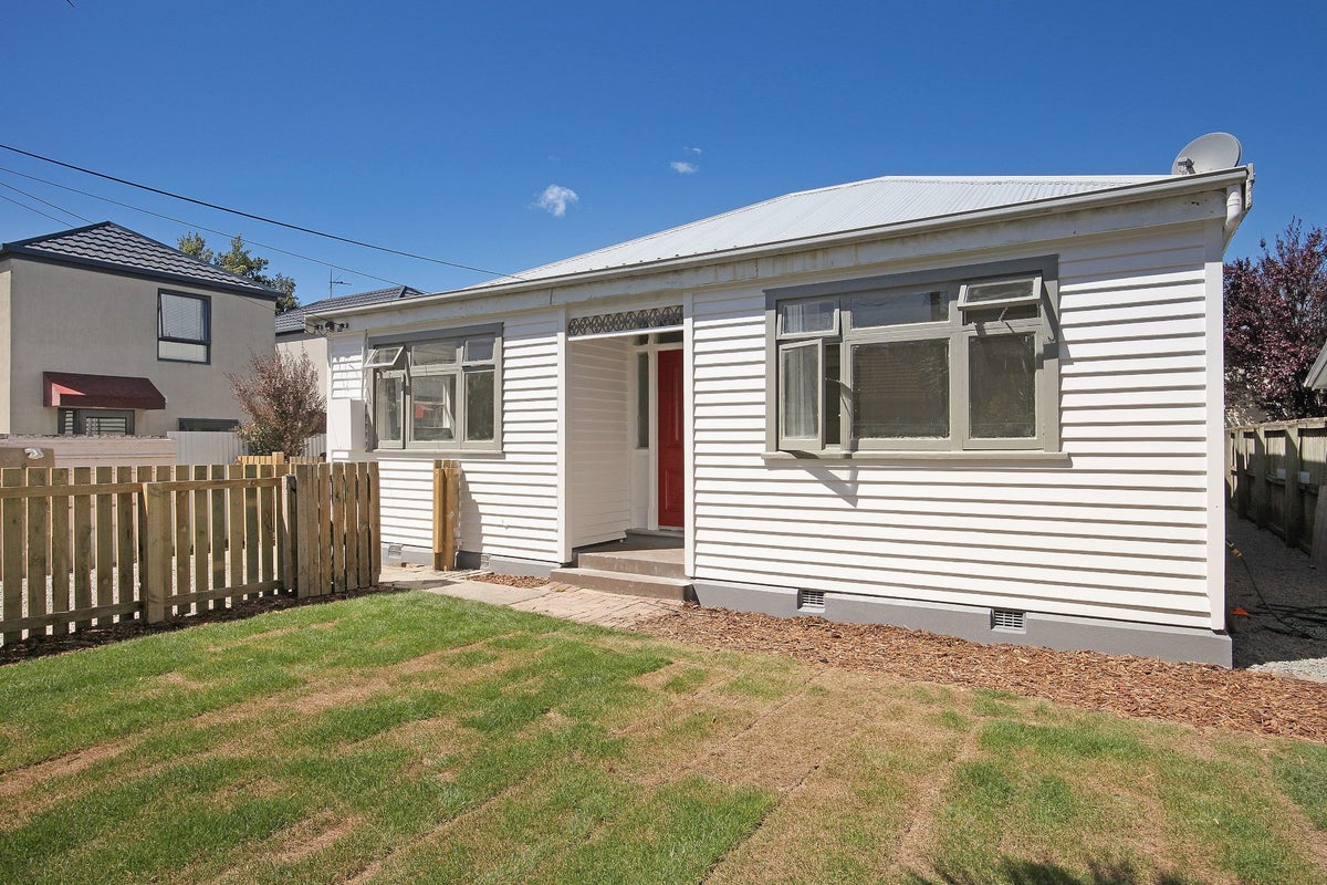 32 Somerset Crescent, Spreydon, Christchurch - Carousel 2