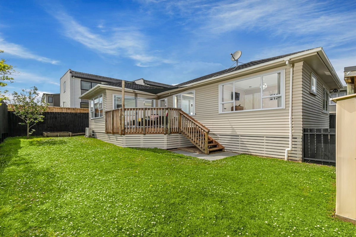 86A Sylvan Crescent, Te Atatu South, Auckland - Carousel 1