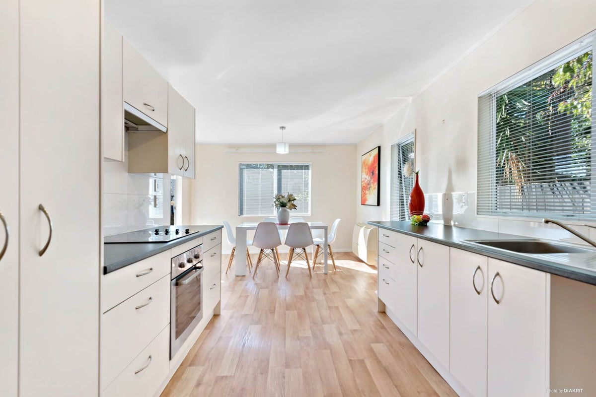 2/11 Rothery Road, Hillpark, Auckland - Carousel 2