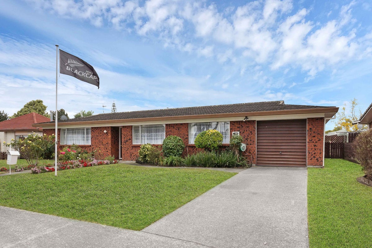 5 Kirrama Place, Conifer Grove, Takanini - Carousel 1