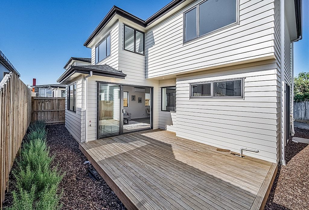 4B Ropata Avenue, Point England, Auckland - Carousel 2