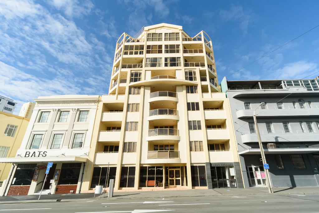 2E/5 Kent Terrace, Mount Victoria, Wellington - Carousel 1