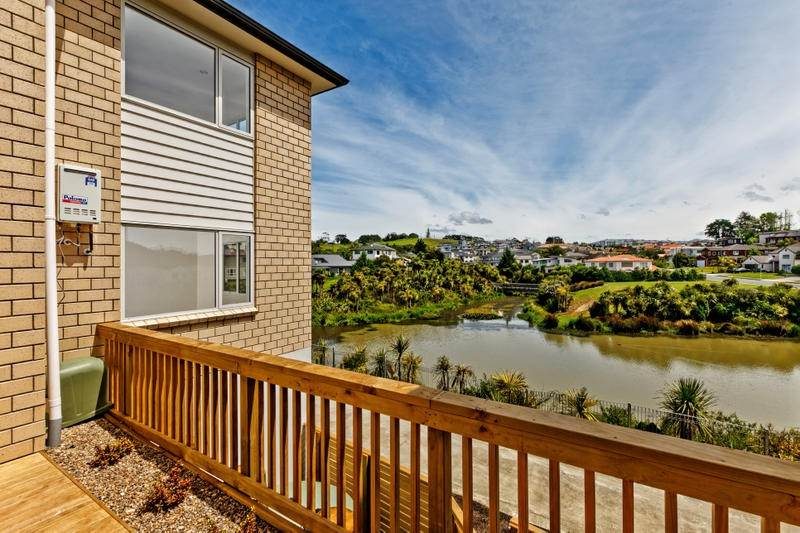 14 Sohlue Place, Oteha, Auckland - Carousel 1