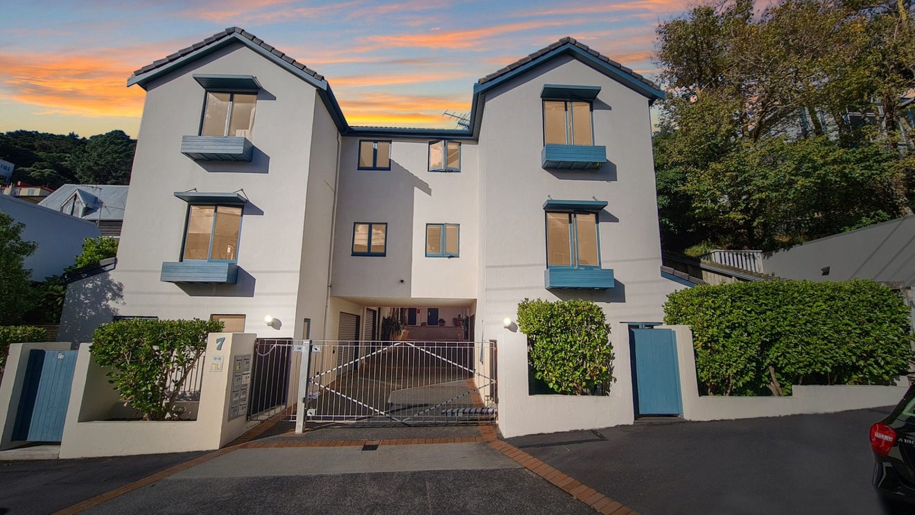 7B Austin Street, Mount Victoria, Wellington - Carousel 1