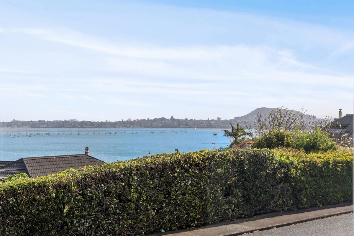 34 Bucklands Beach Road, Bucklands Beach, Auckland - Carousel 1