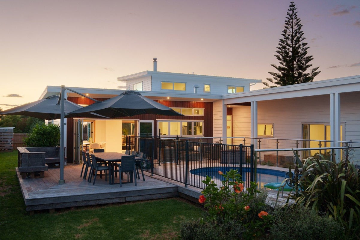 11 Beach Cove, Wainui, Gisborne - Carousel 1
