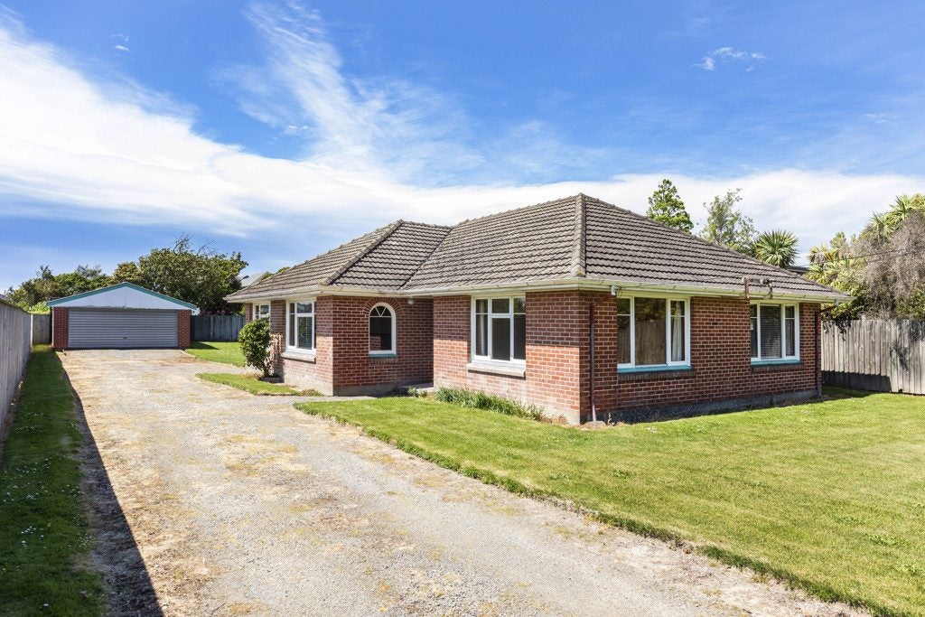 24 Brookside Terrace, Bryndwr, Christchurch - Carousel 1