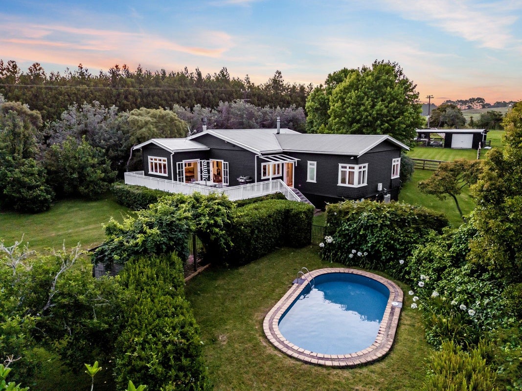 201 Muriwai Valley Road, Waimauku - Carousel 1