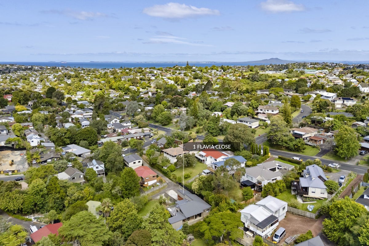 1/1 Flavia Close, Torbay, Auckland - Carousel 22