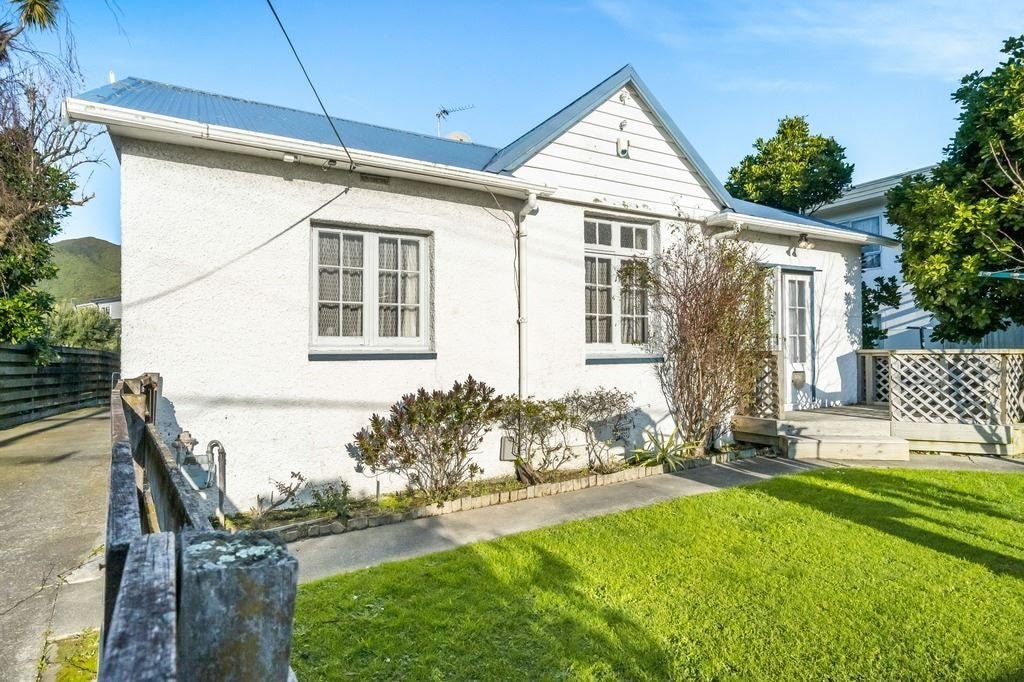 1/48 Awamutu Grove, Waiwhetu, Lower Hutt - Carousel 1