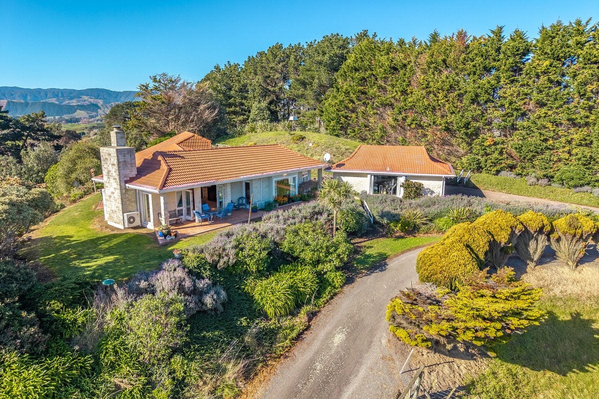 85 Old Coach Road North, Otaki - Carousel 2