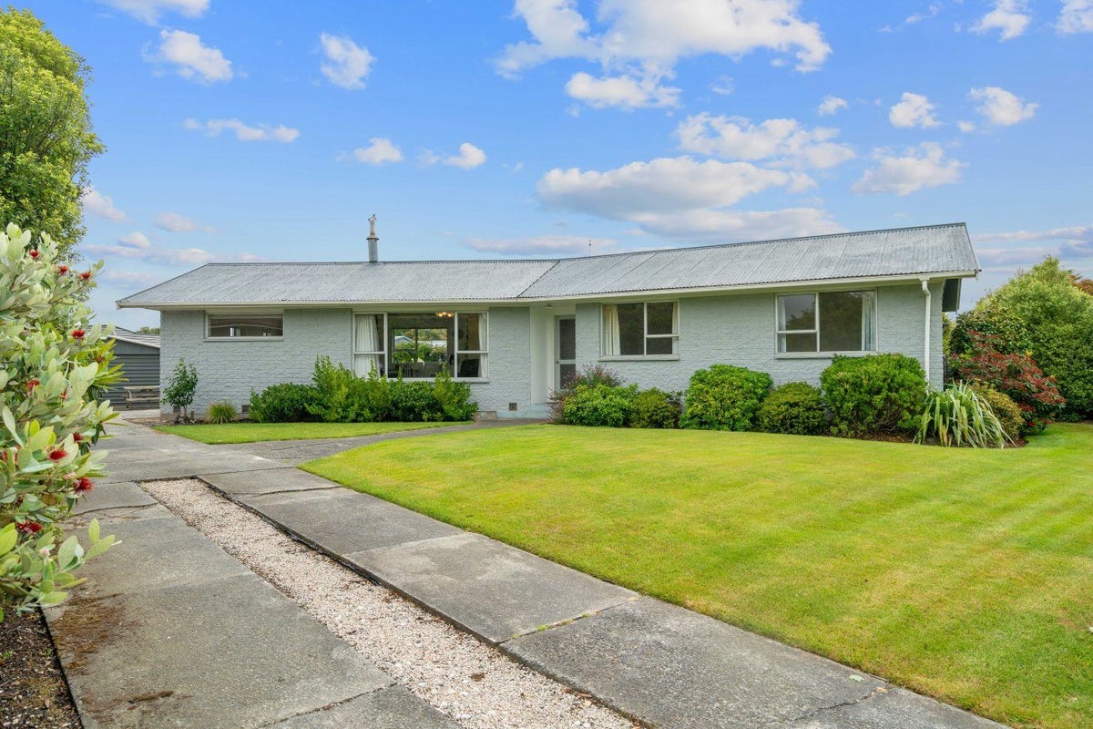 46 Oakley Crescent, Hornby, Christchurch - Carousel 1