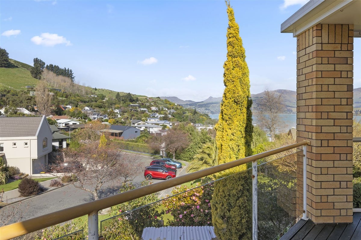 11A Kaikomako Place, Cass Bay, Lyttelton - Carousel 2