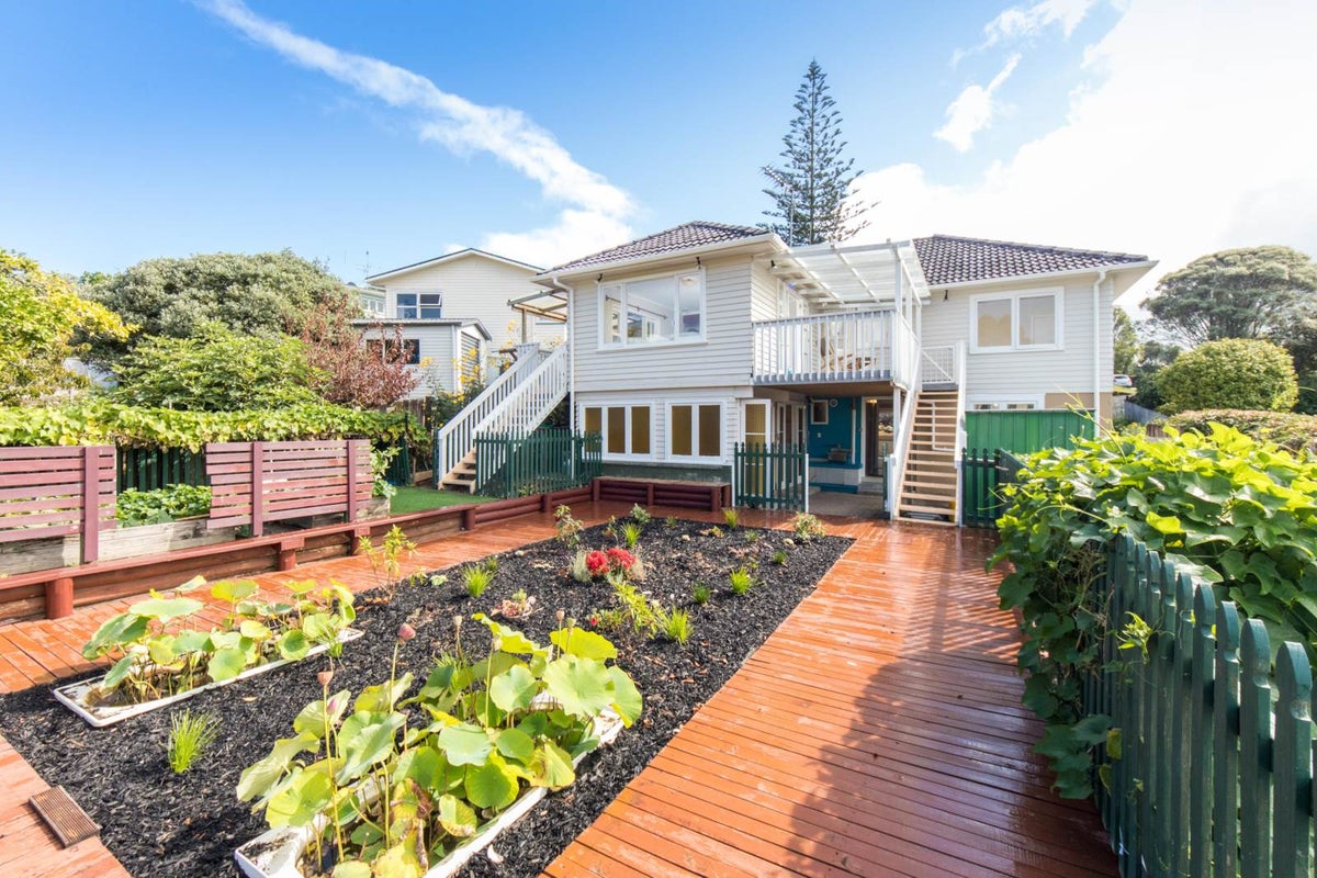 17 Camelot Place, Glenfield, Auckland - Carousel 2