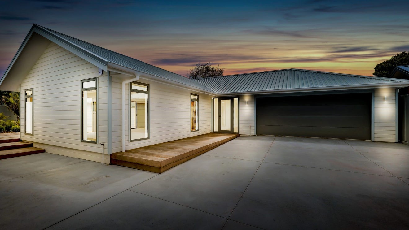 7 Strandon Place, Strandon, New Plymouth - Carousel 1