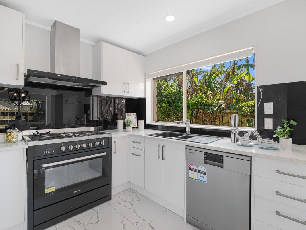 20 Horlicks Place, Randwick Park, Auckland - Carousel 2