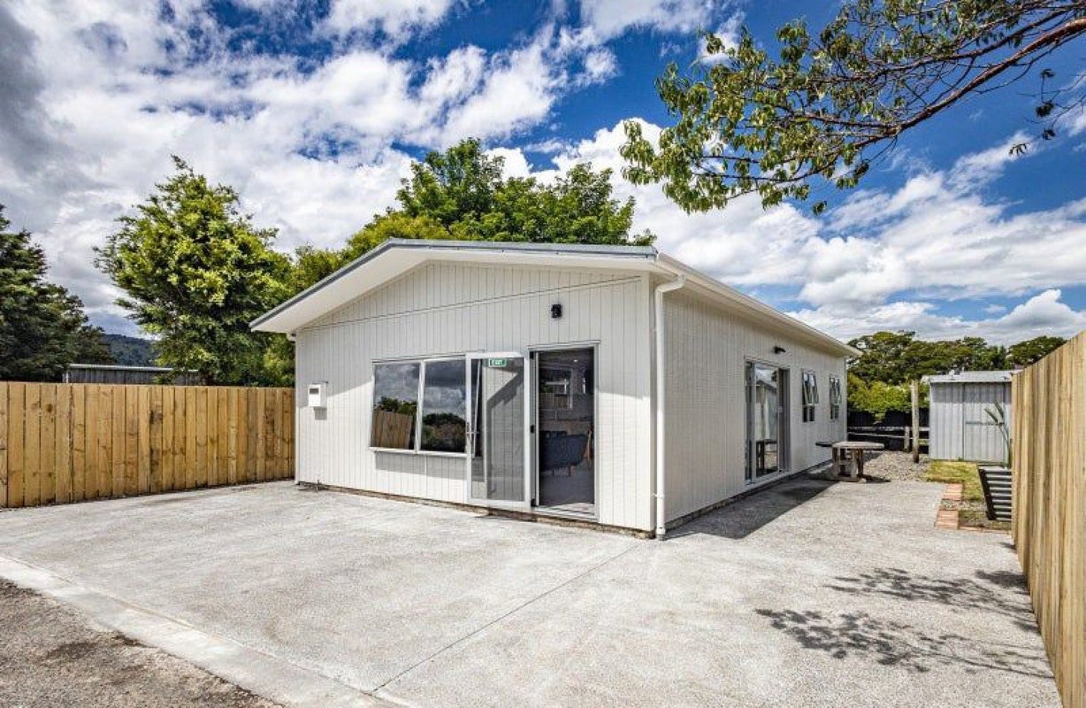 60F Burns Street, Ohakune - Carousel 1