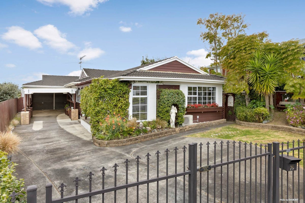 16 Leewood Place, Pakuranga Heights, Auckland - Carousel 1