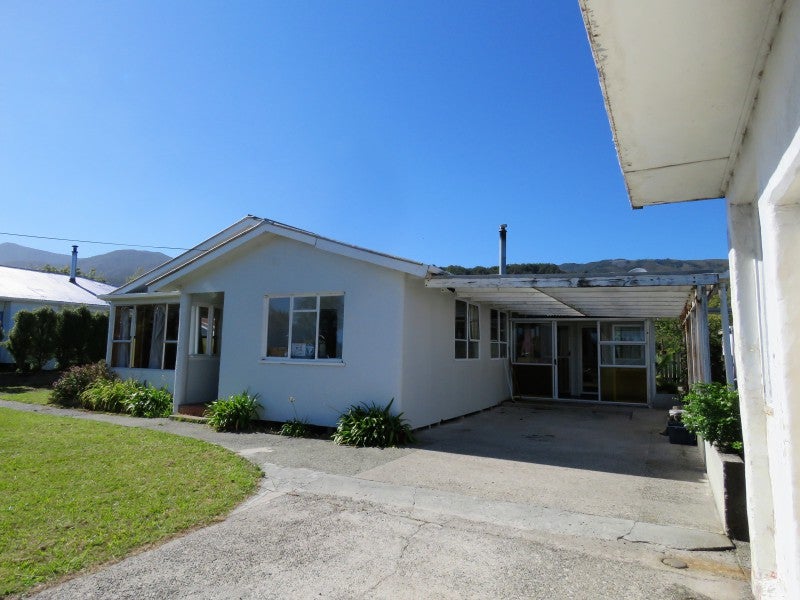 42 McGill Street, Waimangaroa, Westport - Carousel 1