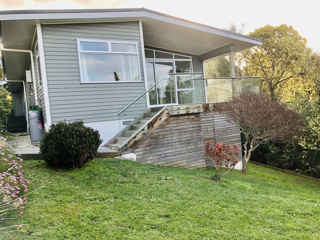 15 Beacon Avenue, Campbells Bay, Auckland - Carousel 1