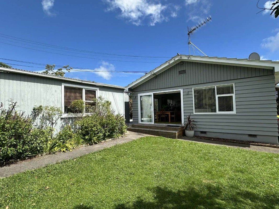 71 Kiwi Road, Raumati Beach, Paraparaumu - Carousel 1