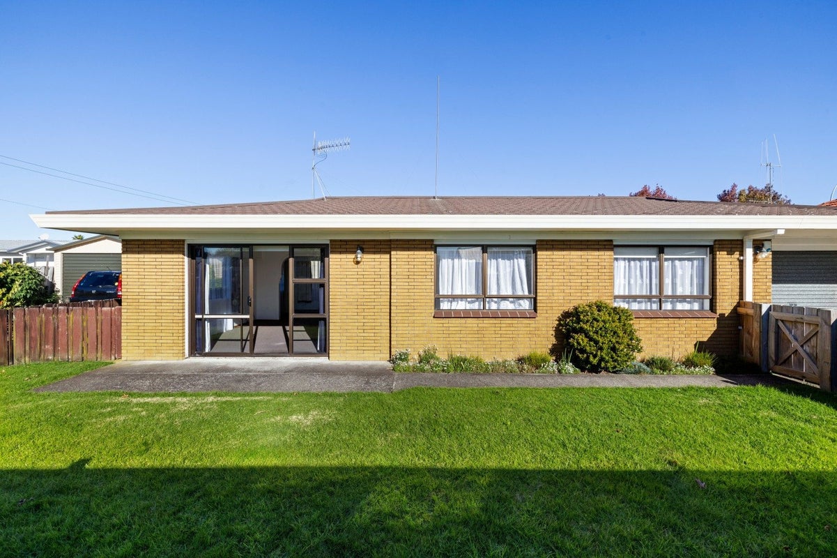 90A Cook Street, Hamilton East, Hamilton - Carousel 2