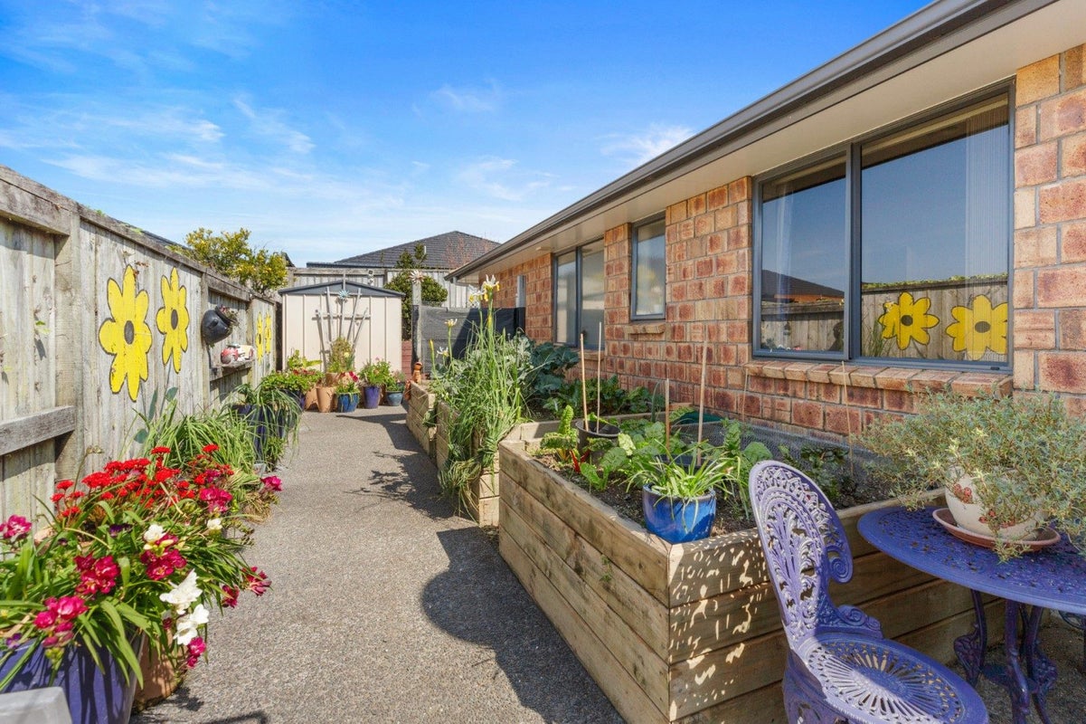 5 Kirtle Close, Pyes Pa, Tauranga - Carousel 2