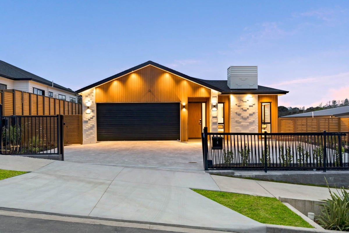 4 Barrel Crescent, Swanson, Auckland - Carousel 1