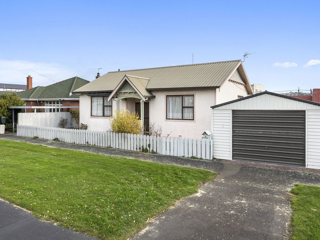 60 Royal Crescent, Saint Kilda, Dunedin - Carousel 1