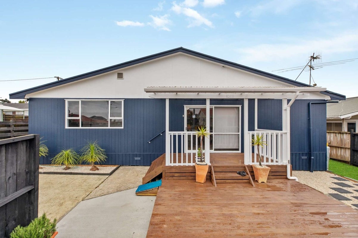 11C Bamboo Grove, Kelston, Auckland - Carousel 2