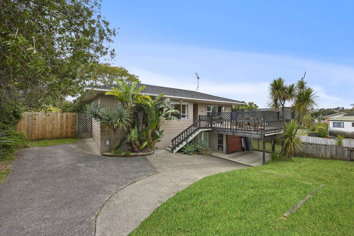 17 Sherie Place, Howick, Auckland - Carousel 2