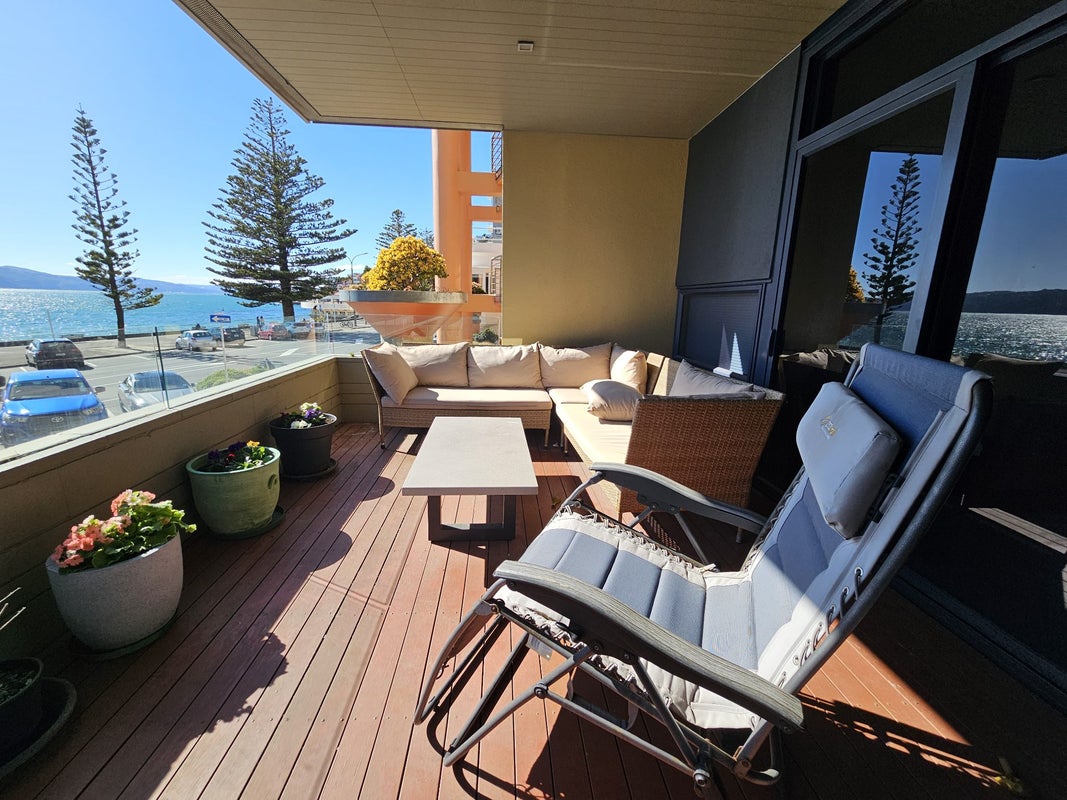 222 Oriental Parade, Oriental Bay, Wellington - Carousel 1