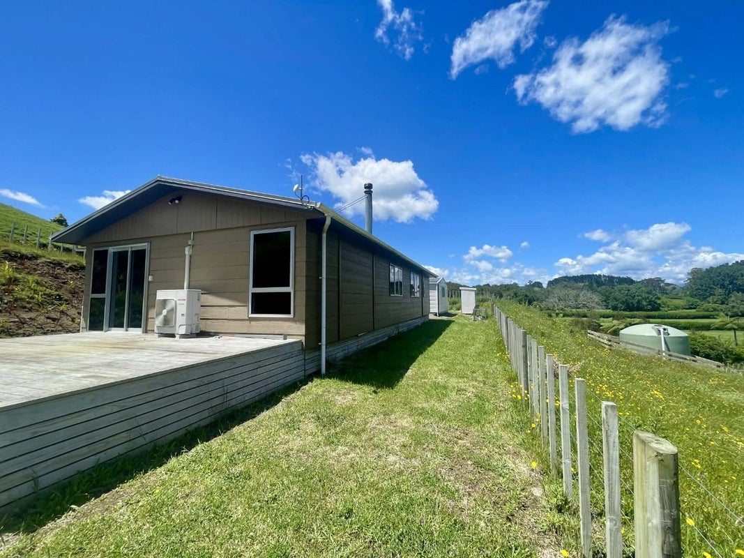 114 Hursthouse Road, Tarurutangi, New Plymouth - Carousel 2