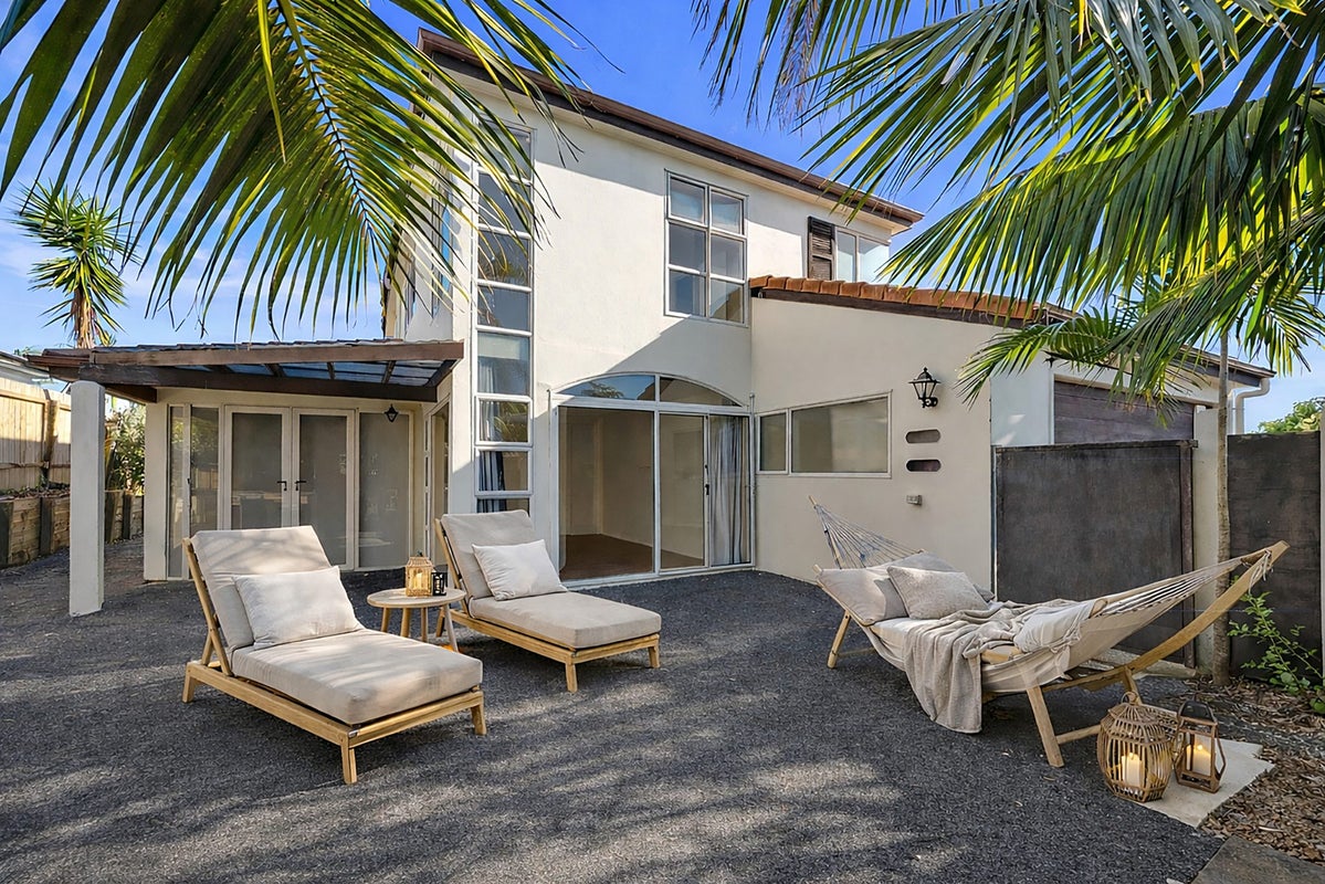 2/13 Stoneleigh Court, Sunnynook, Auckland - Carousel 2
