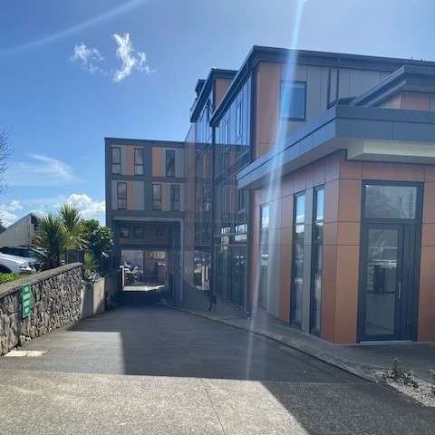 3C/12 Selwyn Road, Howick, Auckland - Carousel 1