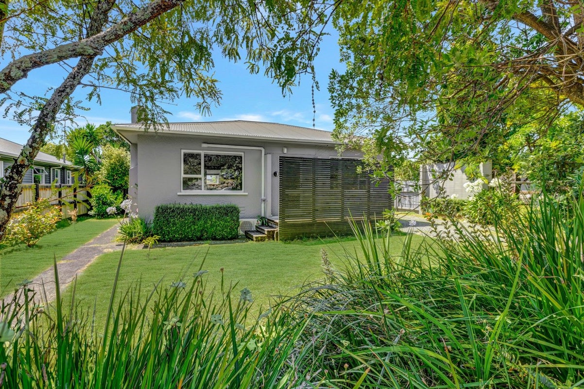 9 Hursthouse Street, Vogeltown, New Plymouth - Carousel 2